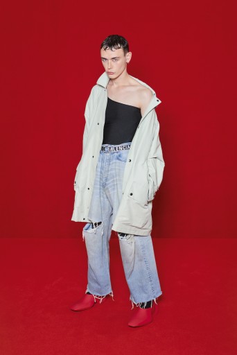 balenciaga_summer22_look54_tom balenciaga_summer22_look54_tom
