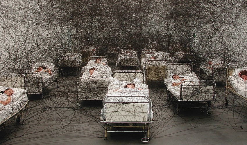During Sleep, 2002 Performance / Installation: hospital beds, bedding, black wool Kunstmuseum Luzern, Lucerne, Switzerland Photo by Sunhi Mang © ARS, New York, 2020 and the artist