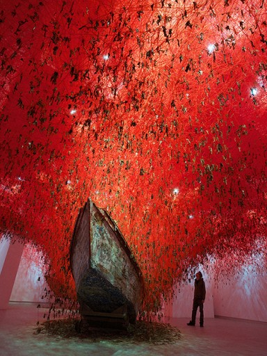 The Key in the Hand, 2015 Installation: old keys, old wooden boats, red wool Japan Pavilion, 56th International Art Exhibition— La Biennale di Venezia, Venice, Italy Photo by Sunhi Mang © ARS, New York, 2020 and the artist